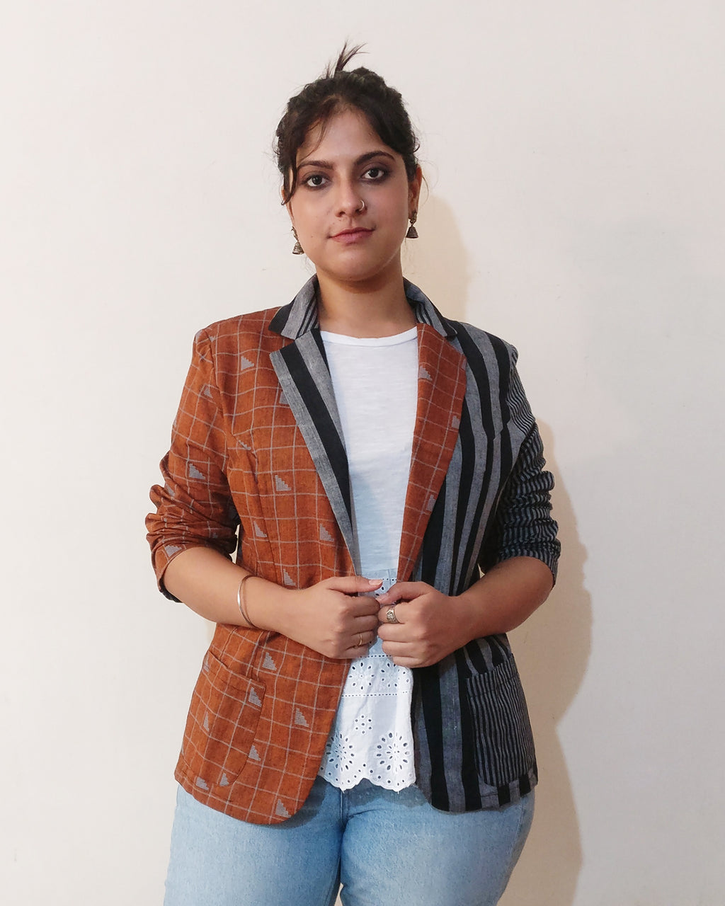 This blazer is made of single fabric which has 3 patterns - orange, black and grey wide stripe, black and grey narrow stripe. Each piece has different face depending on the position of each pattern. Cool cotton thin blazer jacket from women's base body pattern. Buy online!