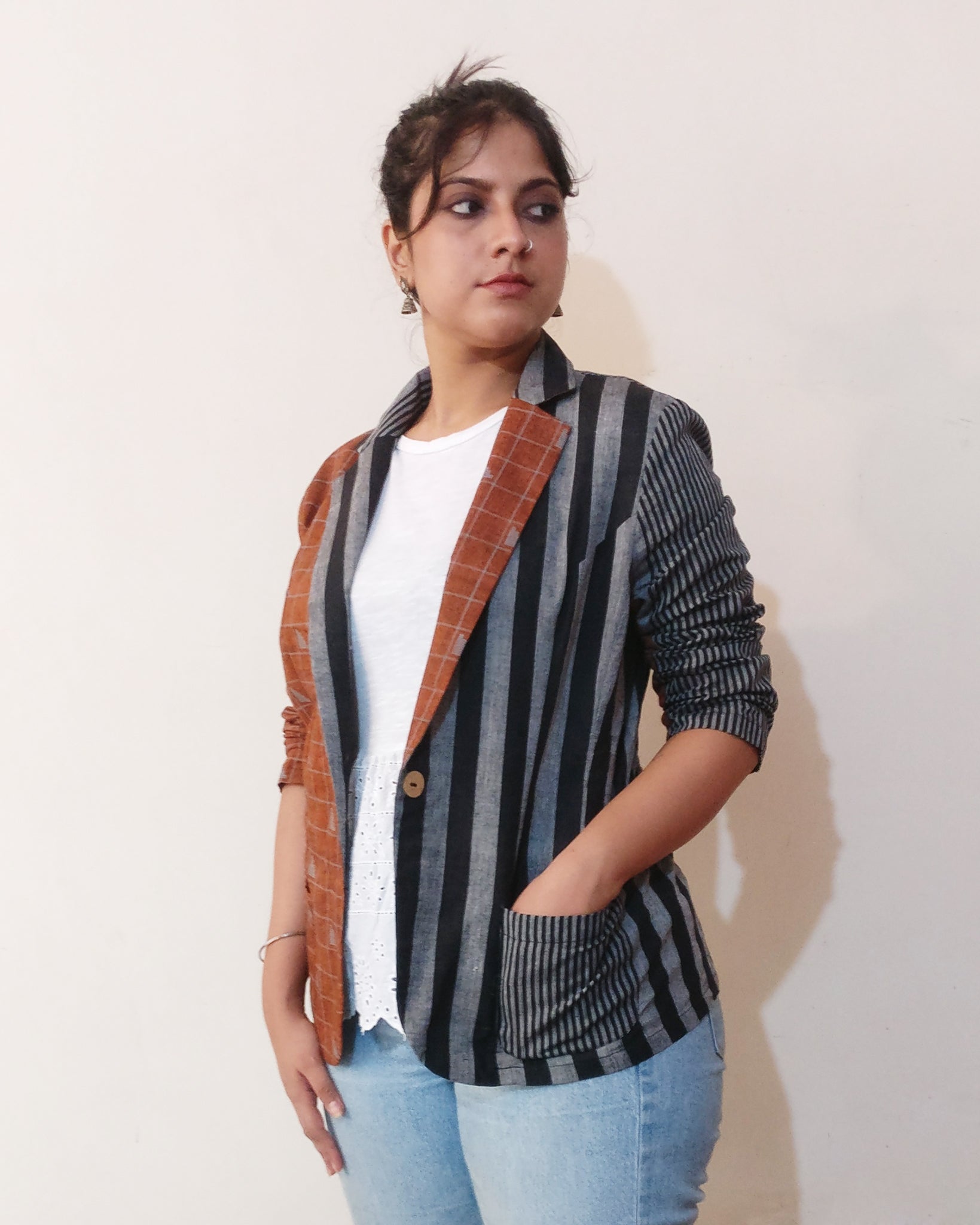 This blazer is made of single fabric which has 3 patterns - orange, black and grey wide stripe, black and grey narrow stripe. Each piece has different face depending on the position of each pattern. Cool cotton thin blazer jacket from women's base body pattern. Buy online!  (profile image)