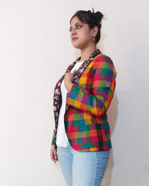 The items with this colourful plaid handloom cotton were always super popular in MIRCHI KOMACHI.This time it's with a smaller plaid. Do you like it? Cute blazer from women's body pattern. Shop online! (profile photo)