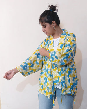 "Jinbei Jacket" is a comfortable adaptation of the casual Kimono, or "Jinbei," typically worn during humid summer in Japan. This one is made with very soft and light mul mul cotton, and we're betting you'll practically live in it! Buy online! Photo open