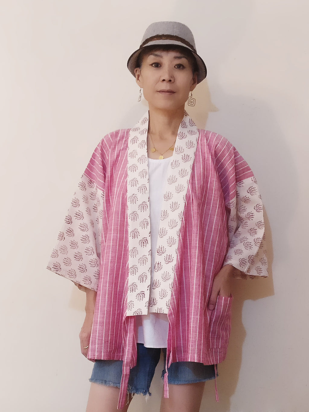 Kimono Jacket with a handloom cotton stripe with a delicate Mul Mul white (and red) cotton print. Very very comfy, light, chic and calming. Buy online.