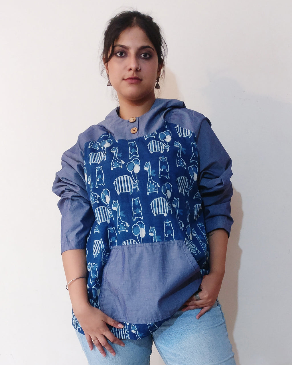 Come, animal lovers! This cute Indigo animal print hoodie would make you feel happy whole day. Shop online!