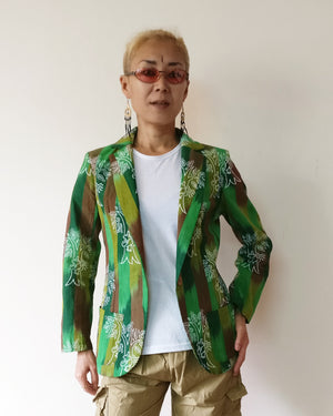 We protect trees, our lifeline, our land, our planet, like the women in Chipko Movement. Statement blazer jacket (green) for ladies. Handloom cotton with the help of the earth. Shop online!