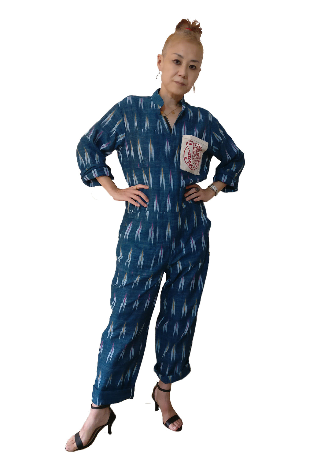 Classic boiler suit (coverall) for daily wear with an Indian traditional fabric, blue handloom cotton Ikat, for all the bodies (unisex) and body types! The oversized silhouette gives cool vibes. If you love jumpsuits, definitely try this! Shop online. - Woman model